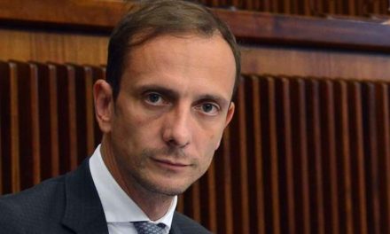 Fedriga, «Sì a rigassificatori, dipende dove». «Pensare a estrazione gas dall’Adriatico»<h2 class='anw-subtitle'>Intervento del presidente della Regione FVg oggi a margine di una conferenza stampa</h2>