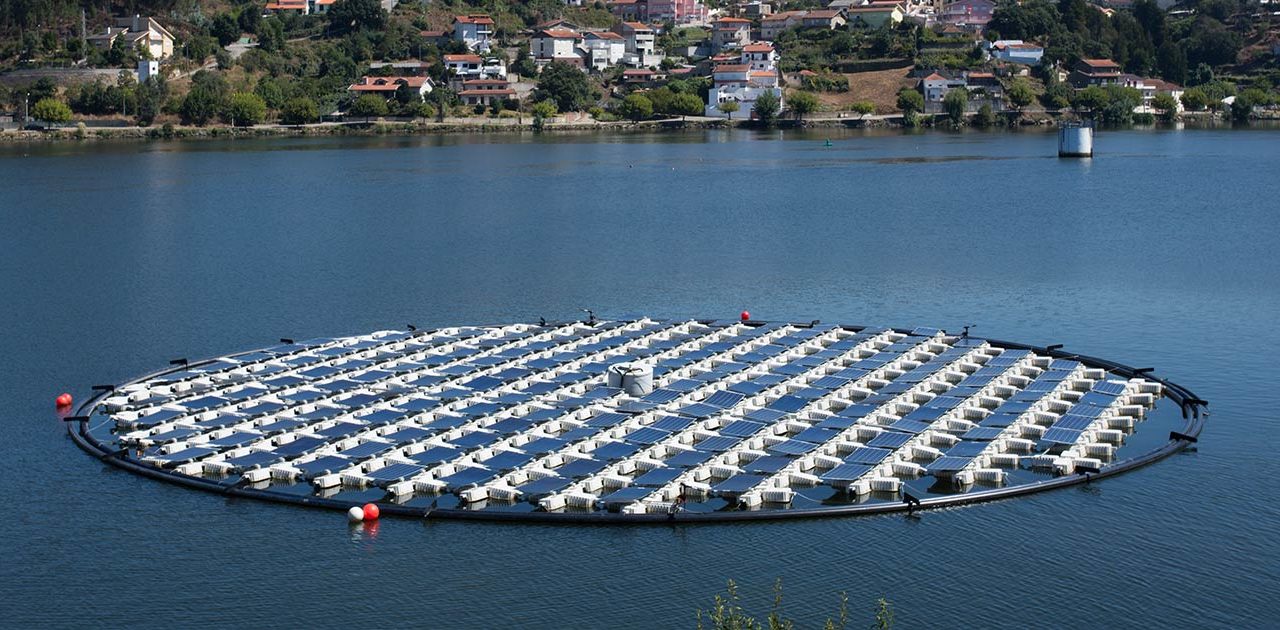 Olanda, parco solare galleggiante<h2 class='anw-subtitle'>La novità progettata da un'azienda portoghese permette di produrre quasi il 40% in più di altri impianti fotovoltaici</h2>