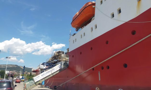 La rompighiaccio Laura Bassi ai cantieri Quaiat