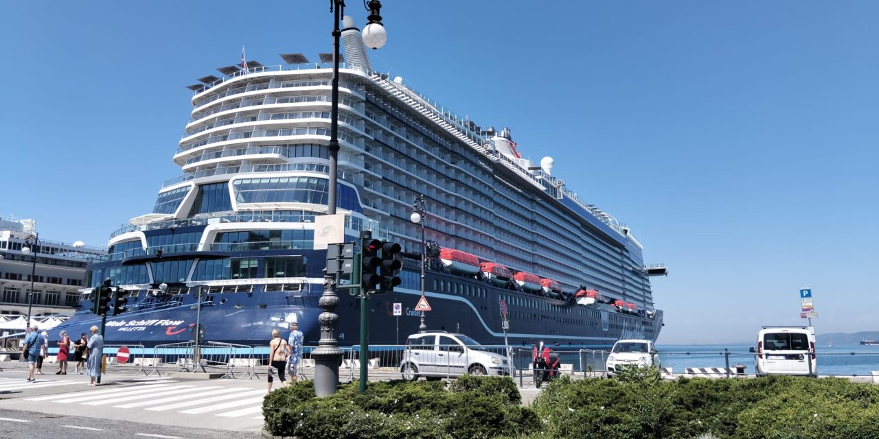 Inaugurata a Trieste la nave Mein Schiff Flow