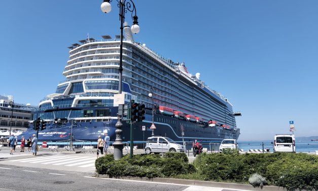 Inaugurata a Trieste la nave Mein Schiff Flow