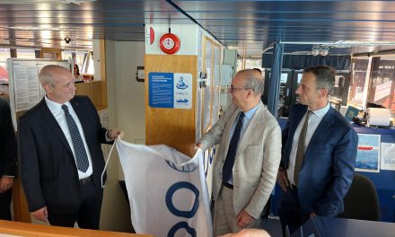 Il Ministro Valditara visita la Laura Bassi nel porto di Trieste